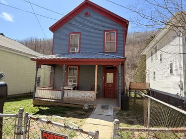 581 Roxbury St , Clifton Forge, VA 24422