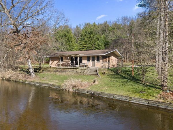 70902 Sunrise Drive, Edwardsburg, MI 49112