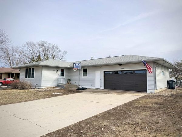 1012 E 4TH ST, Storm Lake, IA 50588