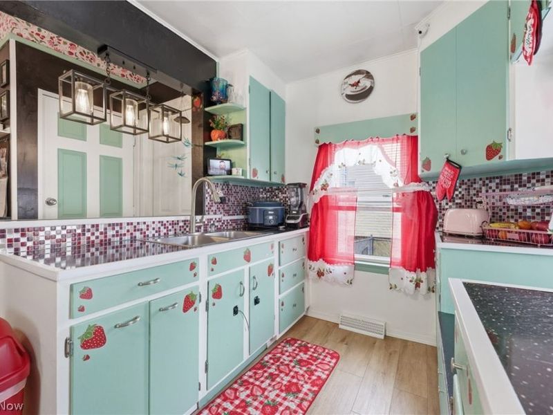 125 E Indiana Avenue, Sebring, OH 44672 Photo 8