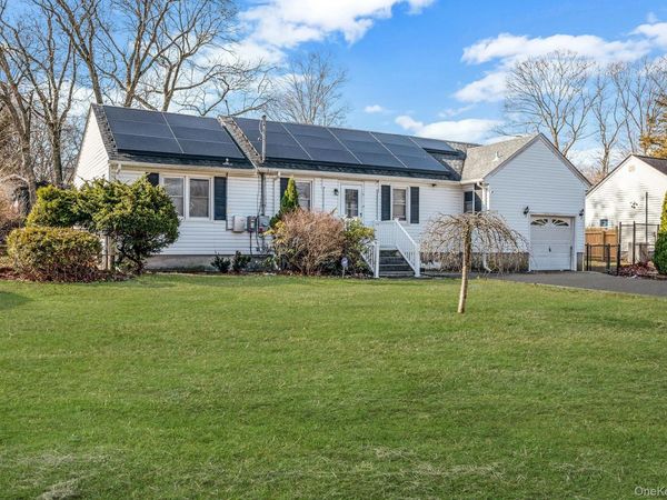 64 Beech Avenue , Farmingville, NY 11738