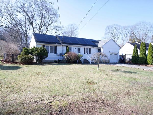 64 Beech Avenue , Farmingville, NY 11738