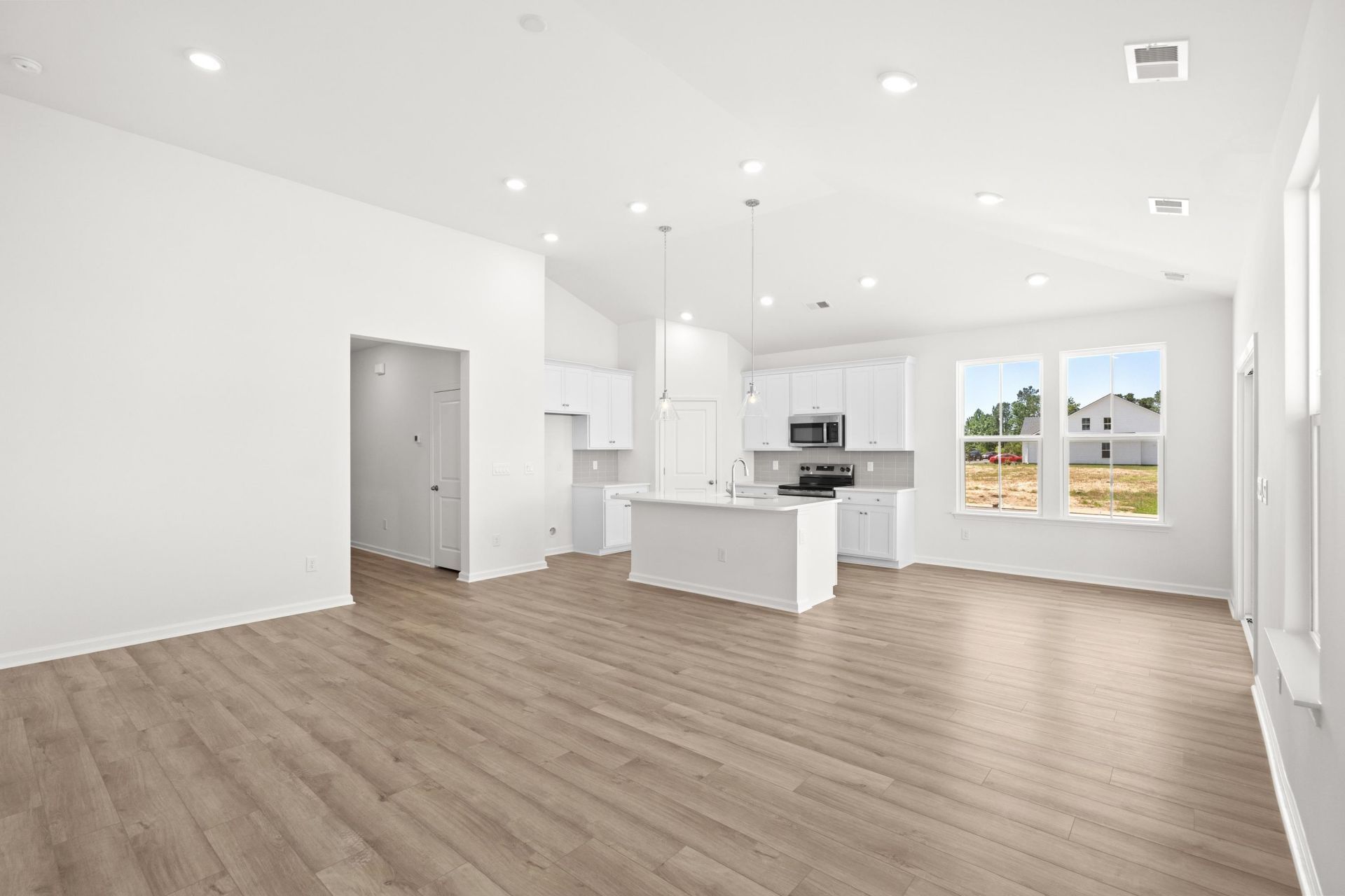 431 Joseph St Photo 10