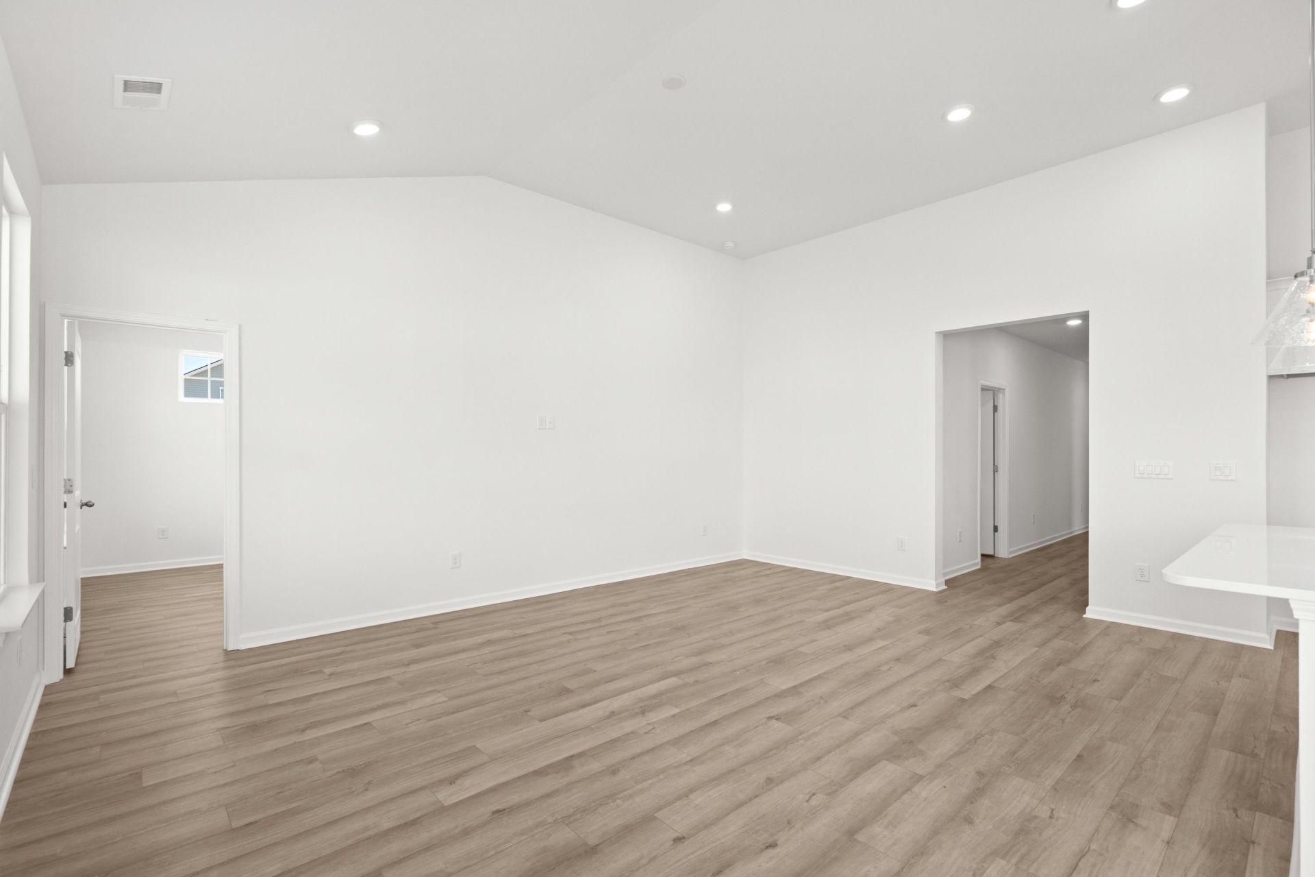 431 Joseph St Photo 11