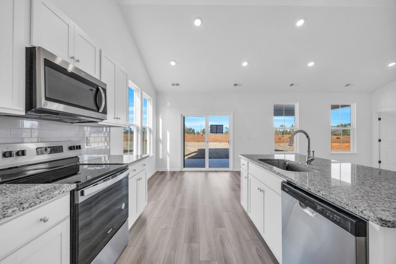 431 Joseph St Photo 11