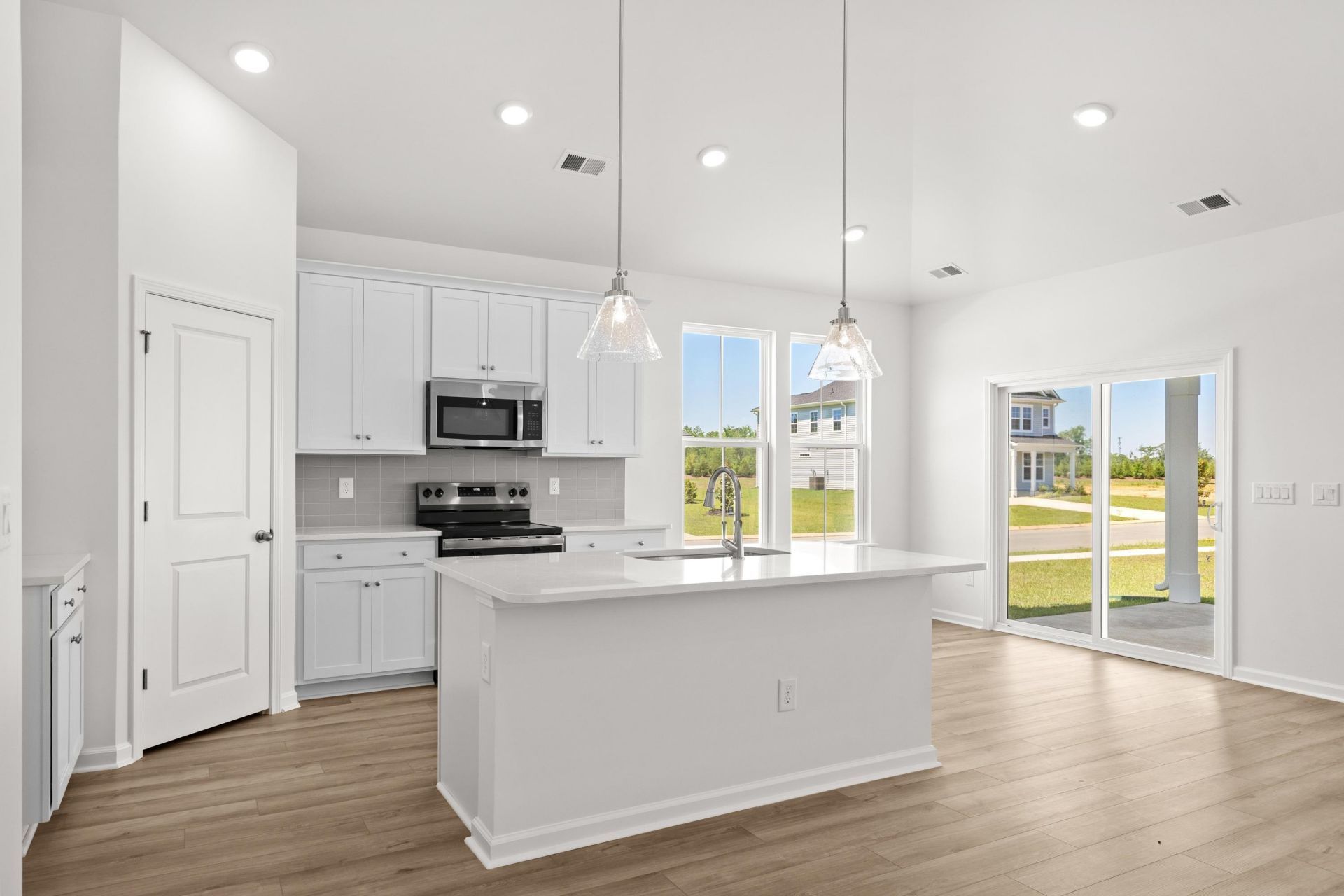 431 Joseph St Photo 13