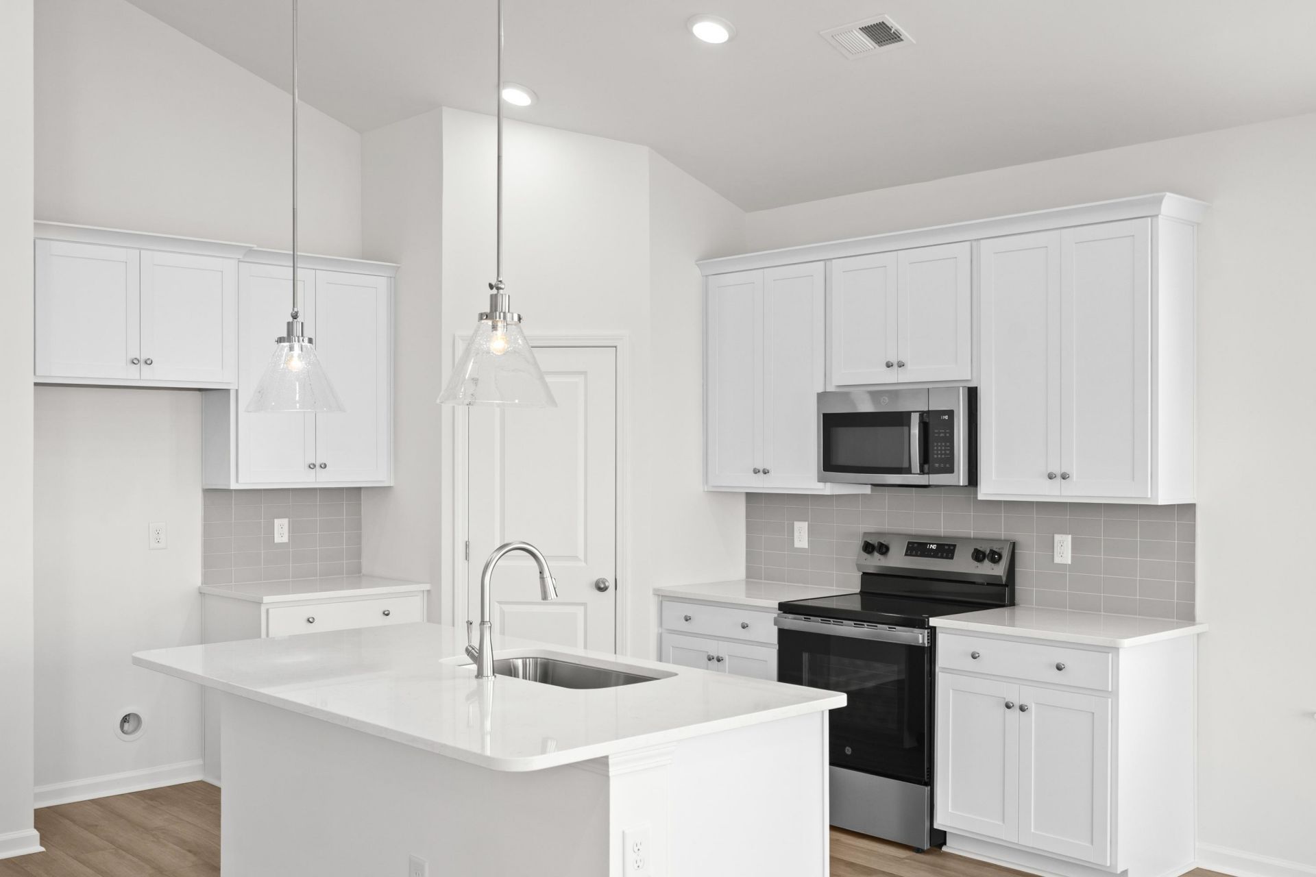 431 Joseph St Photo 14