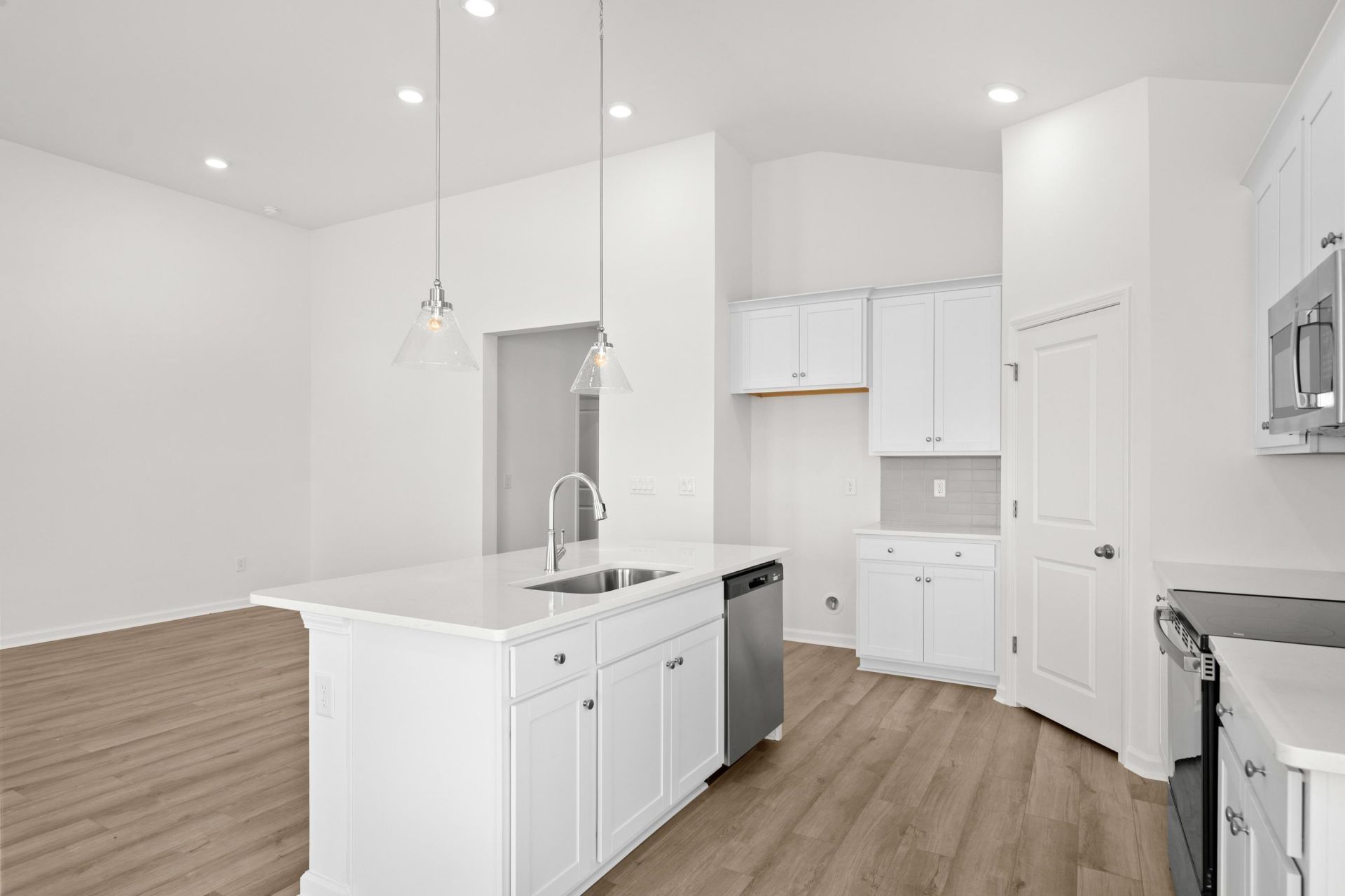 431 Joseph St Photo 15