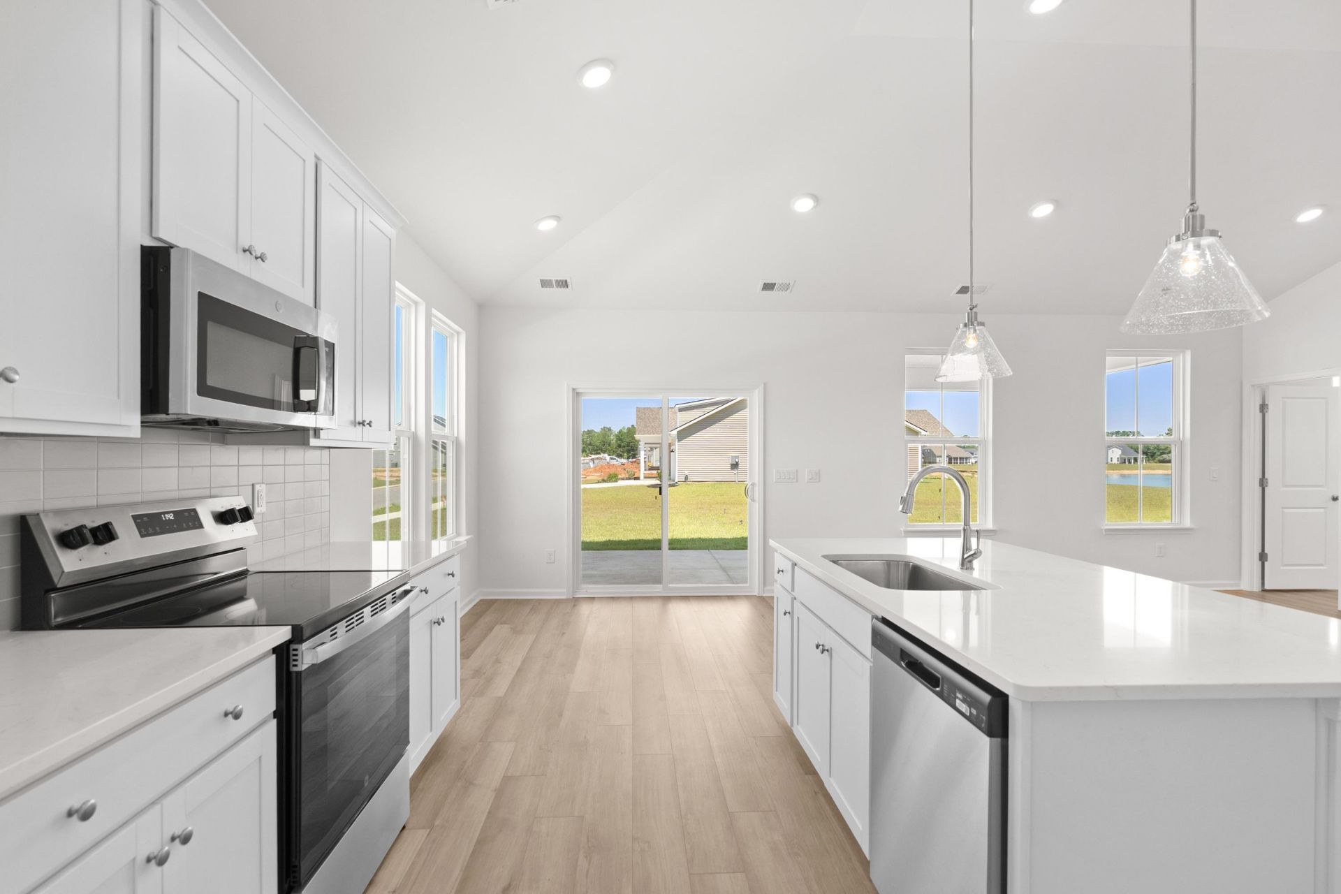 431 Joseph St Photo 18
