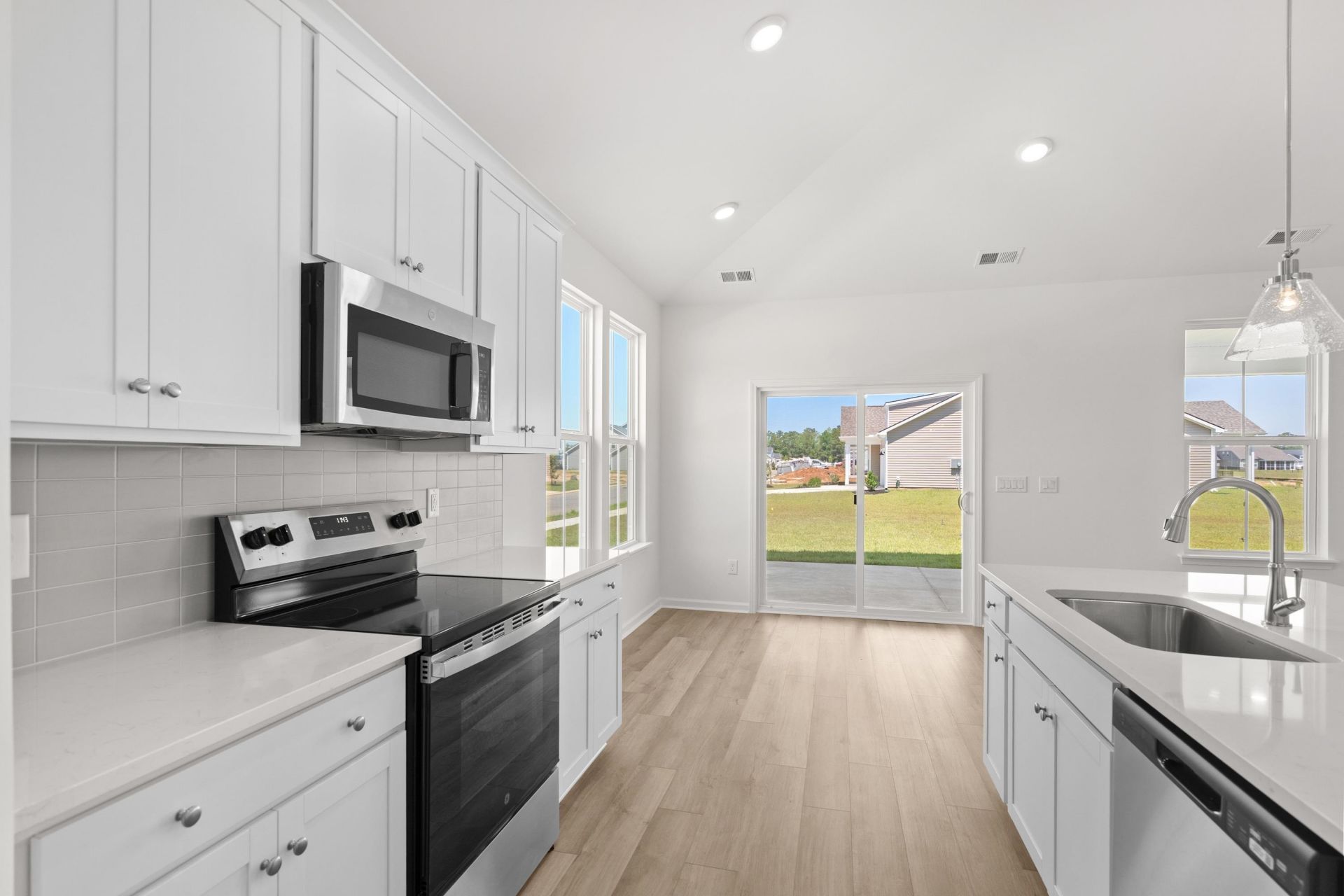 431 Joseph St Photo 19