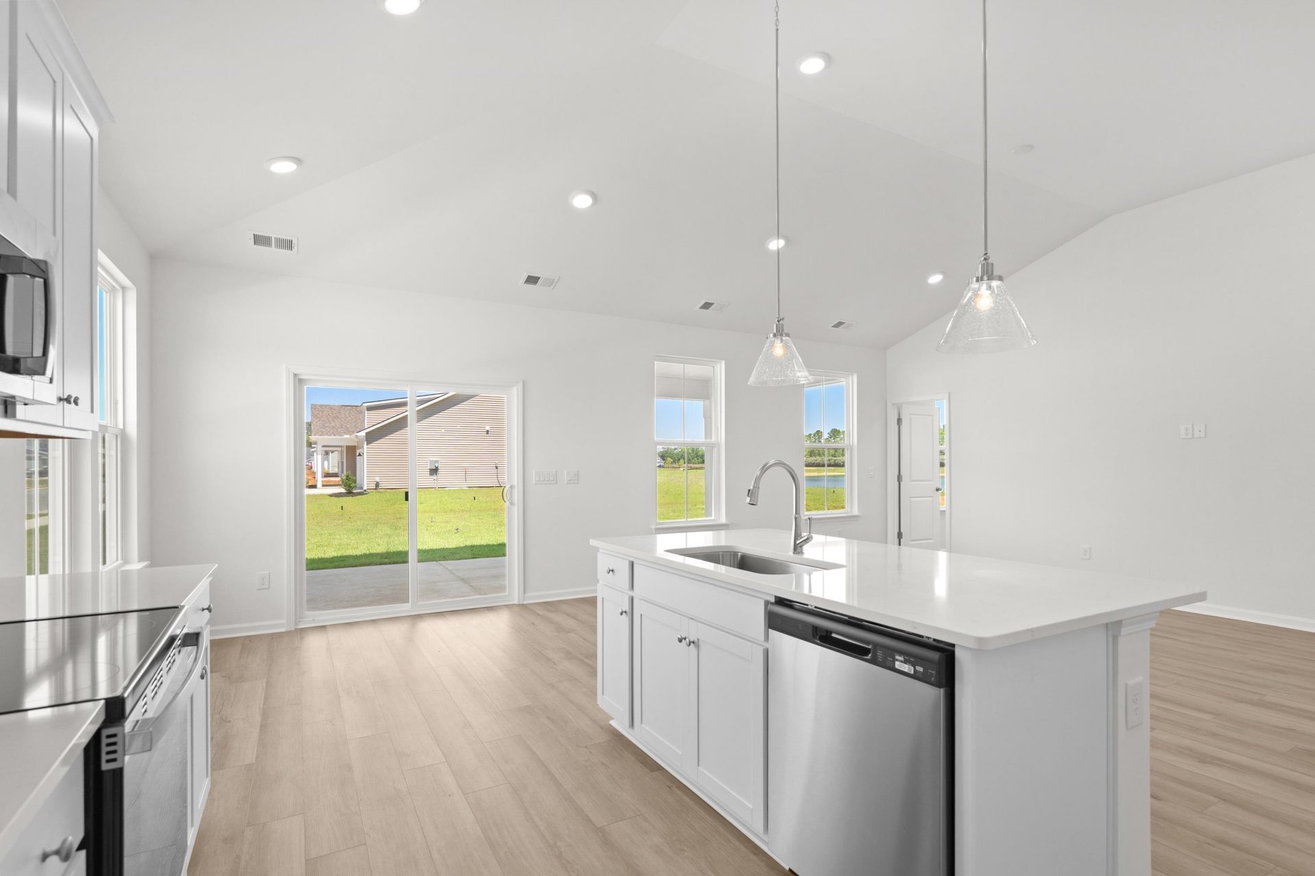 431 Joseph St Photo 20