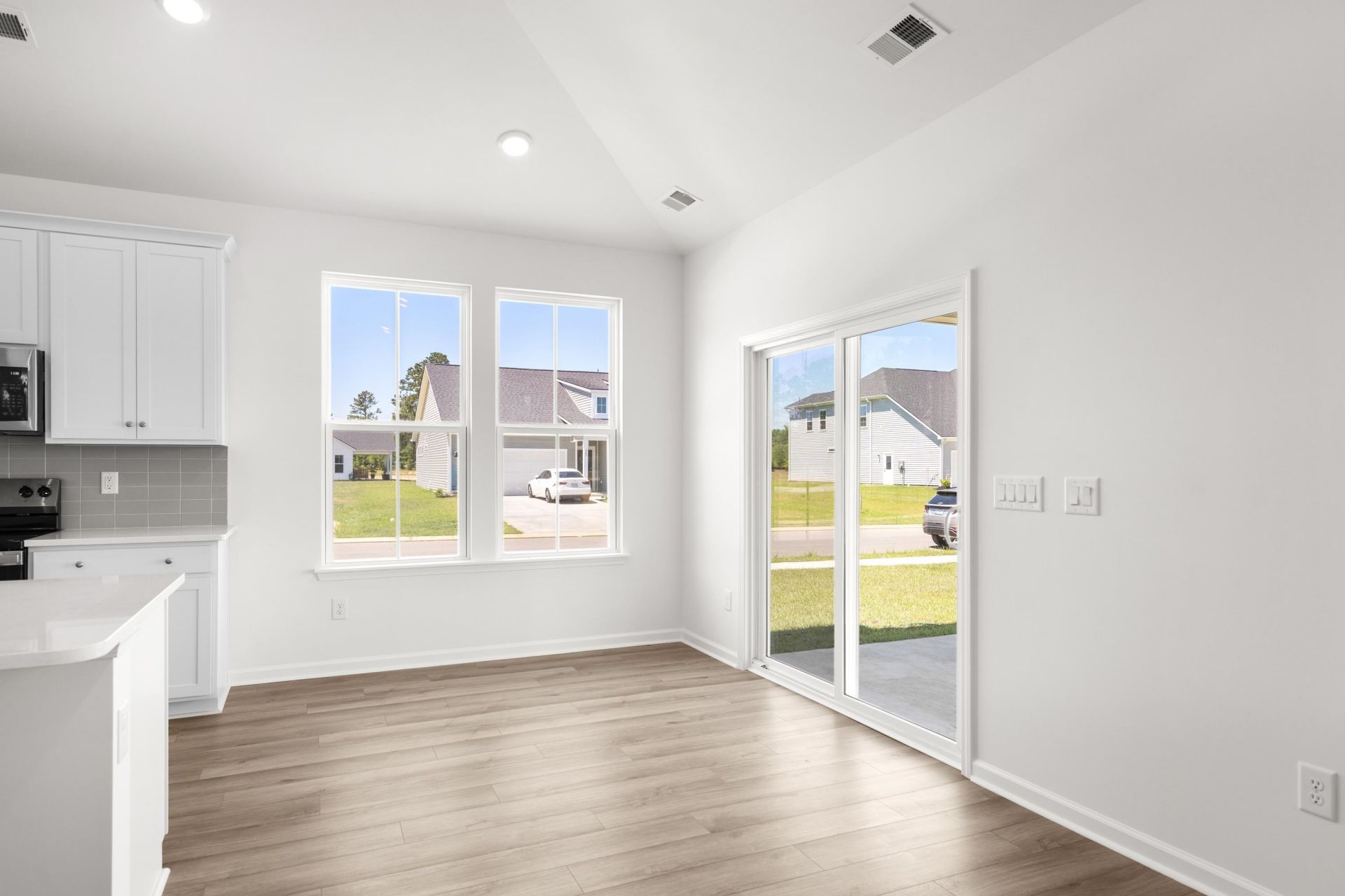 431 Joseph St Photo 21