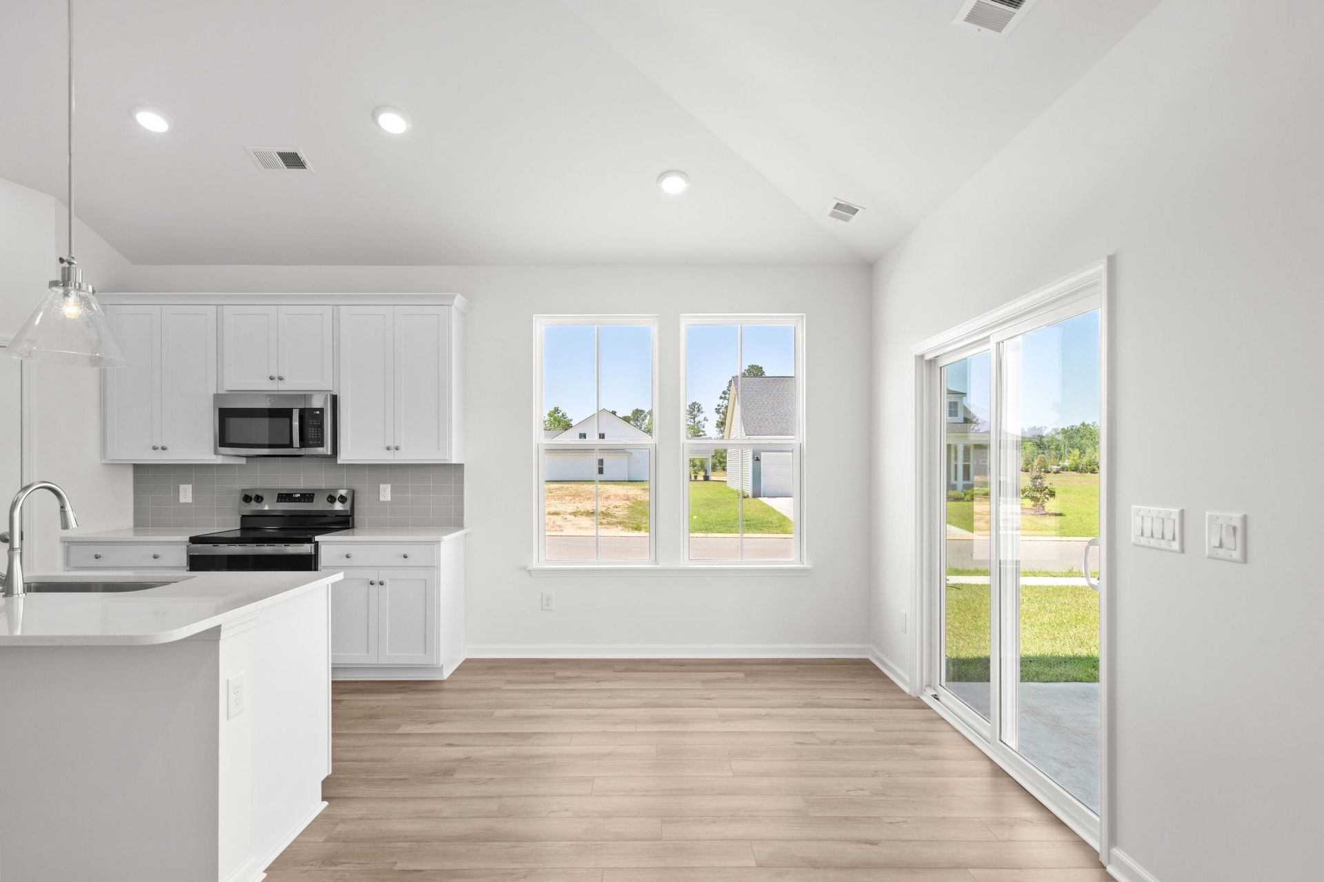 431 Joseph St Photo 22