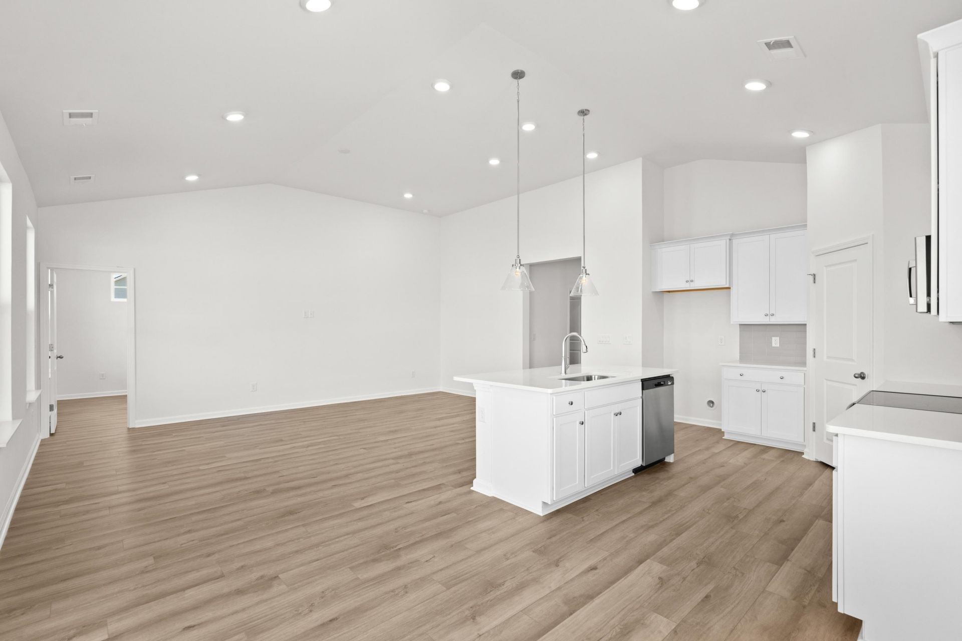 431 Joseph St Photo 23