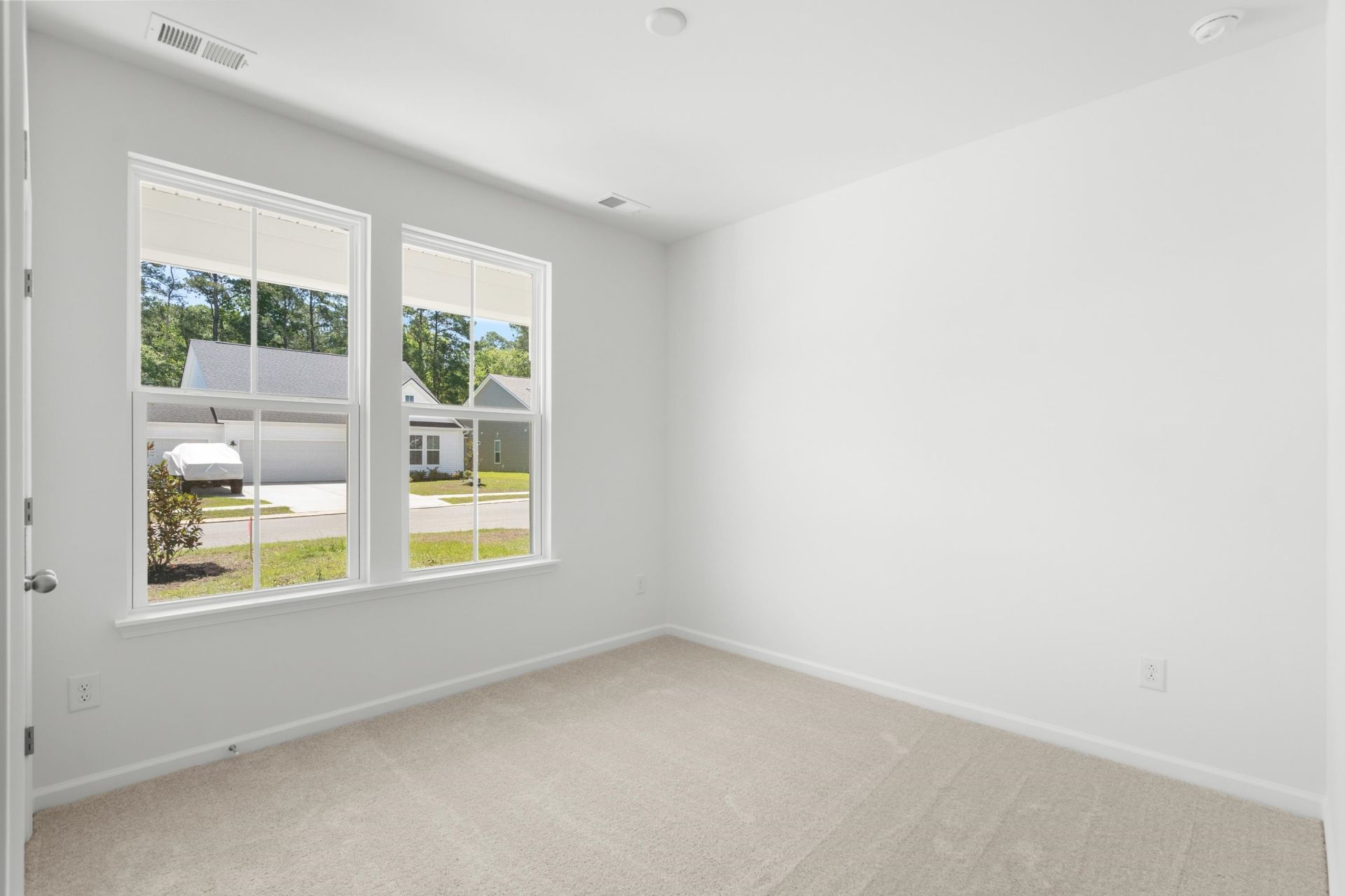 431 Joseph St Photo 36