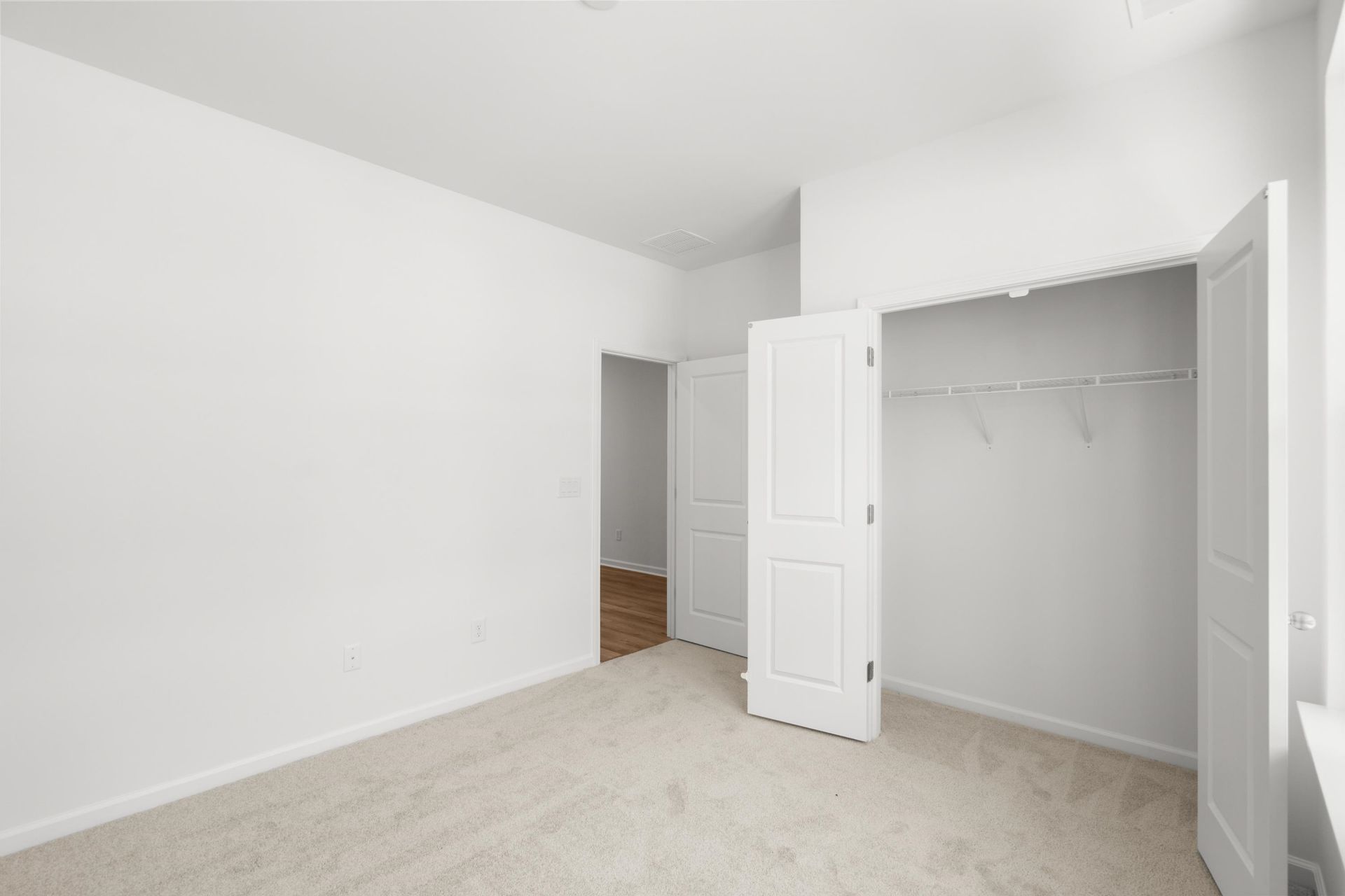 431 Joseph St Photo 37