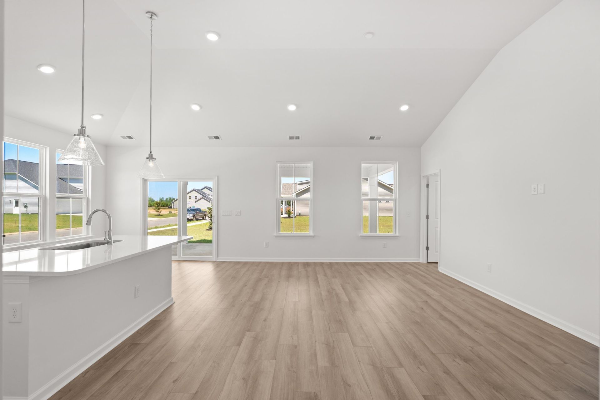 431 Joseph St Photo 6