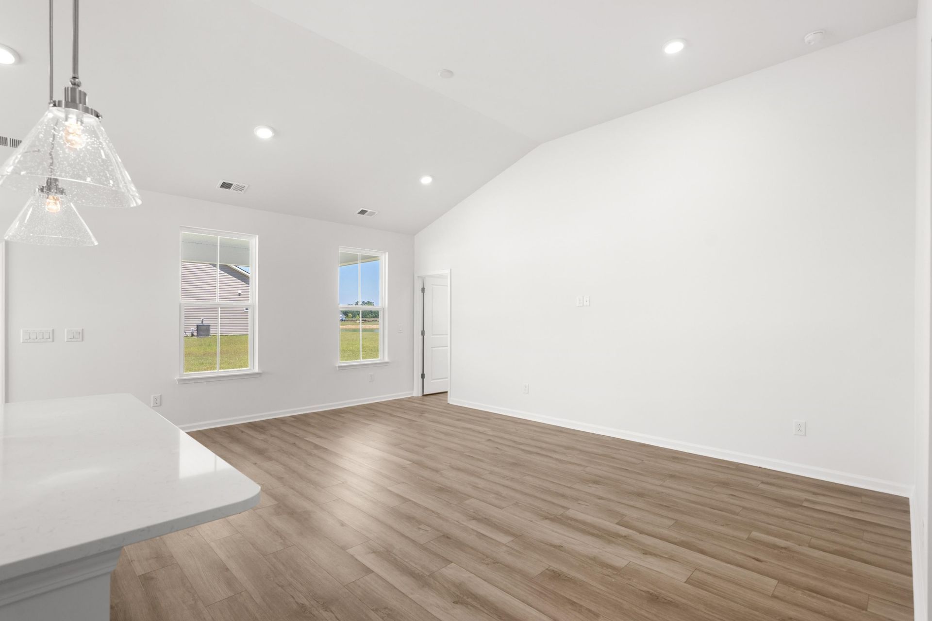 431 Joseph St Photo 7