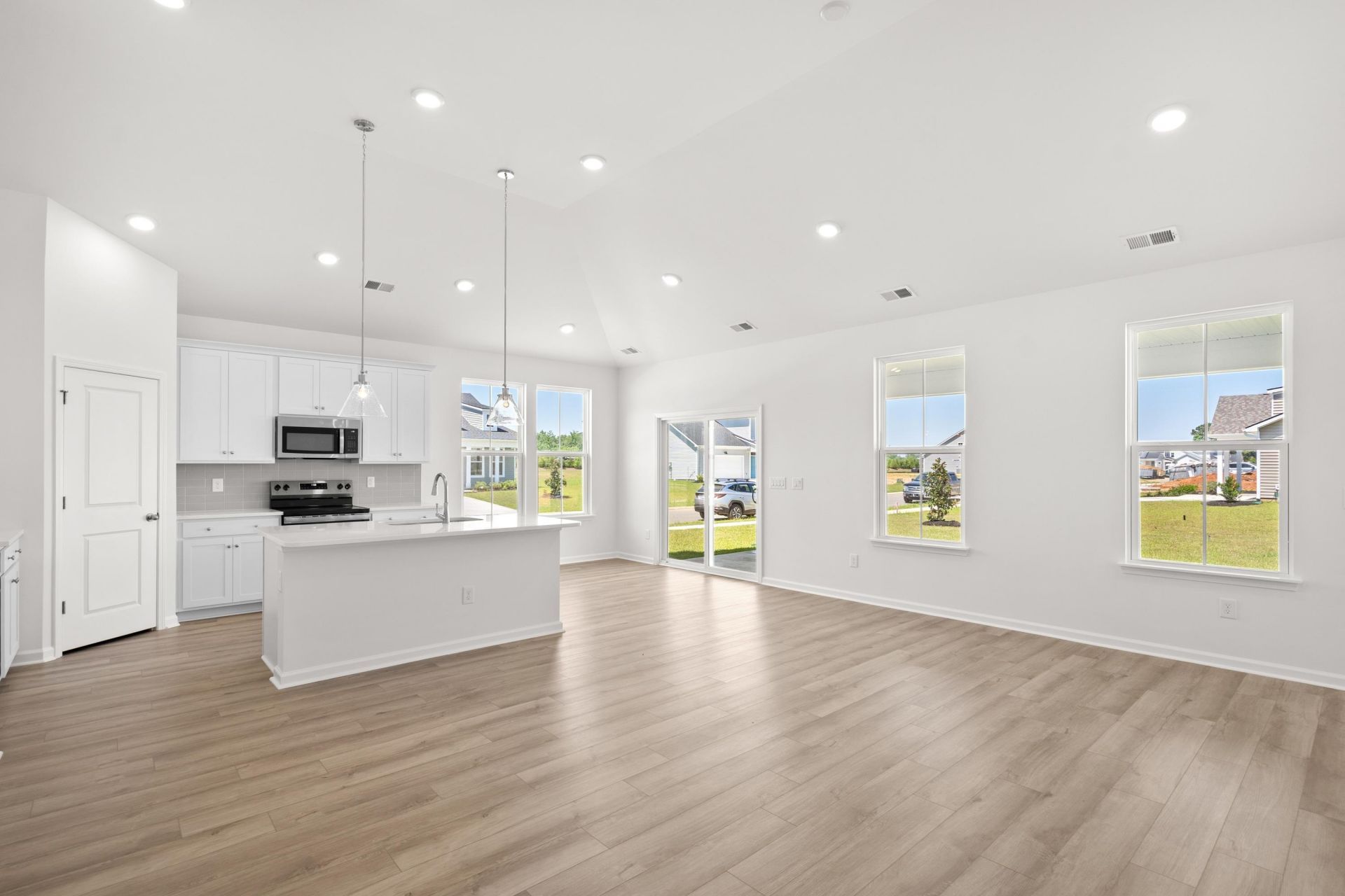431 Joseph St Photo 8