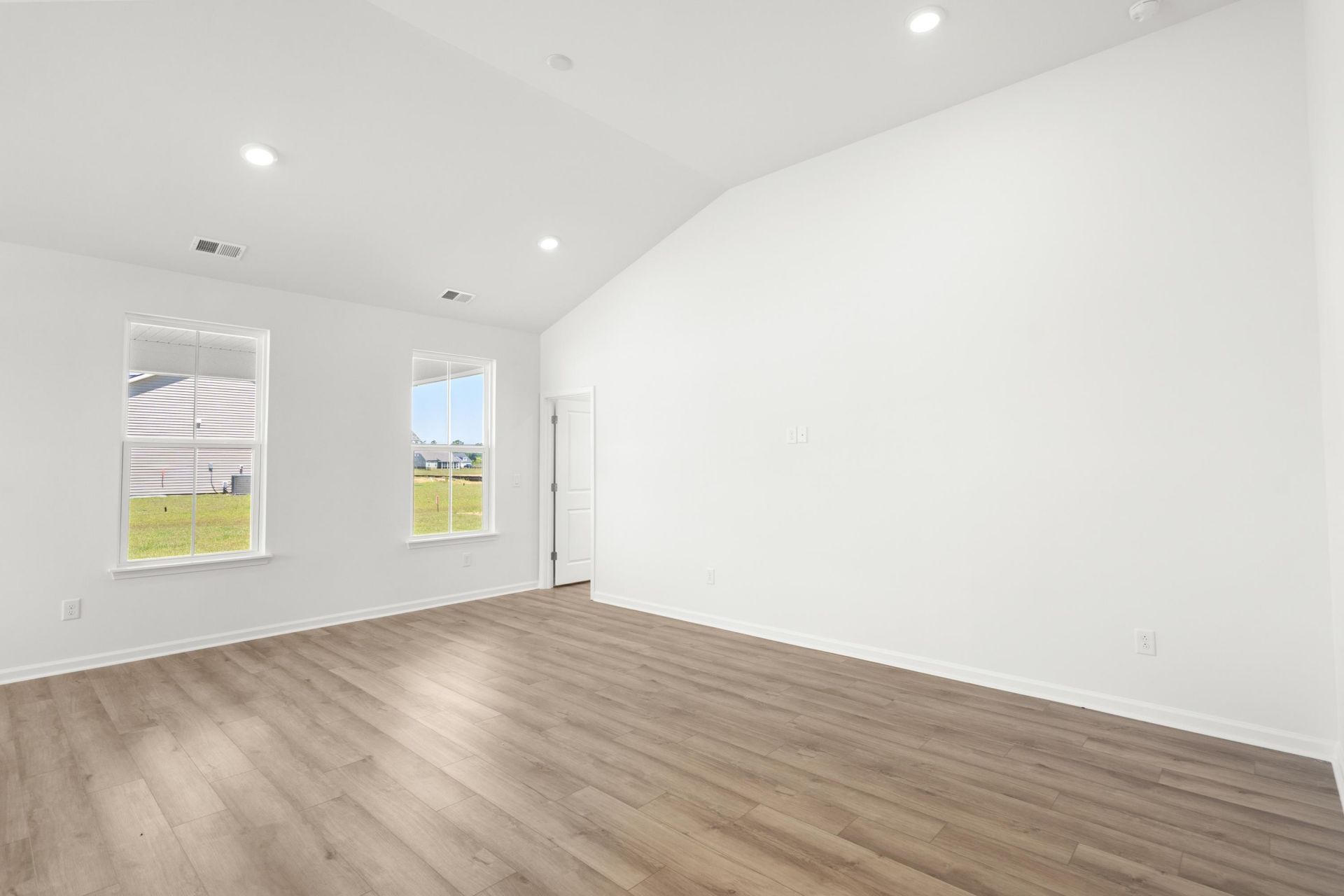 431 Joseph St Photo 9