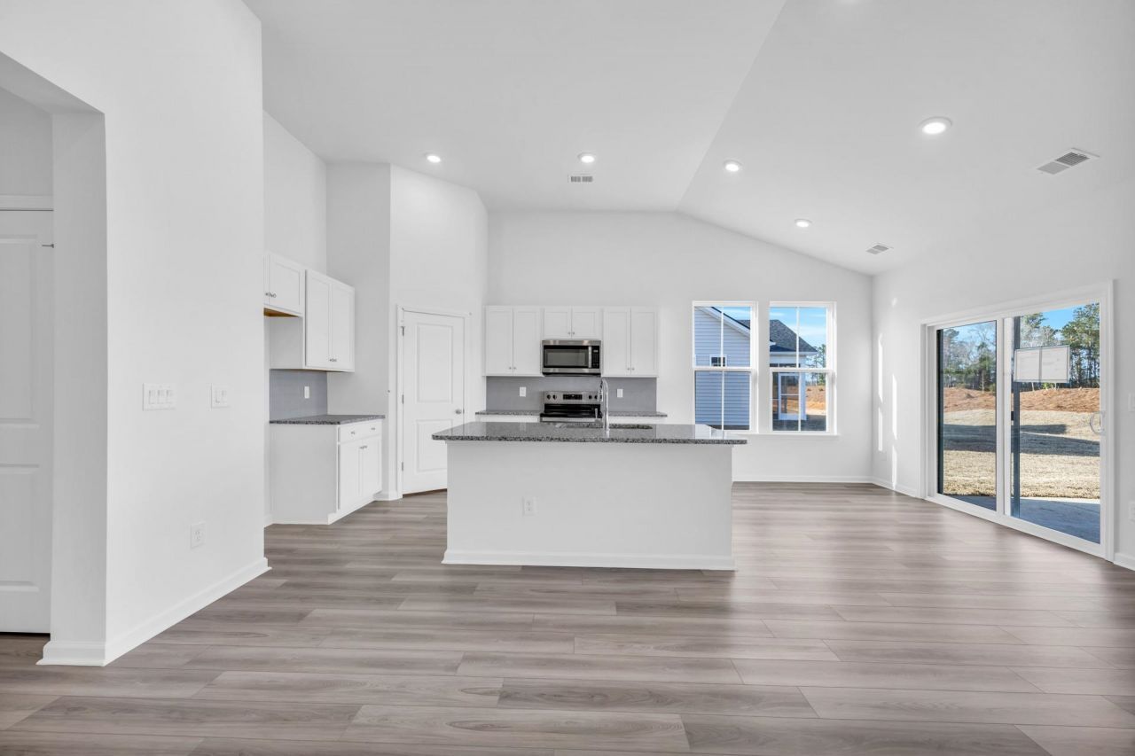 431 Joseph St Photo 9