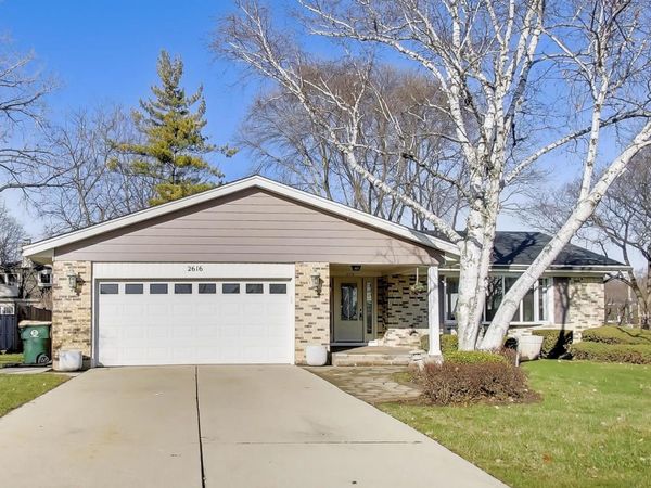 2616 N Dryden Place , Arlington Heights, IL 60004