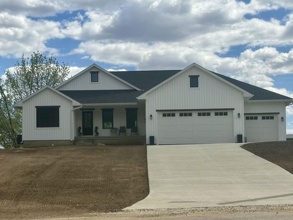 1938 Lovers Lane Blvd, Independence, IA 50644