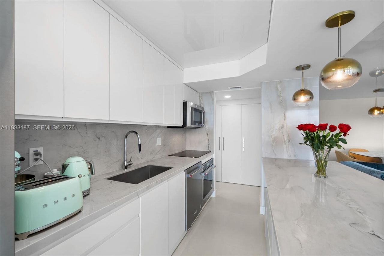 230 S 174th St, Unit 2202, Sunny Isles Beach, FL 33160 Photo