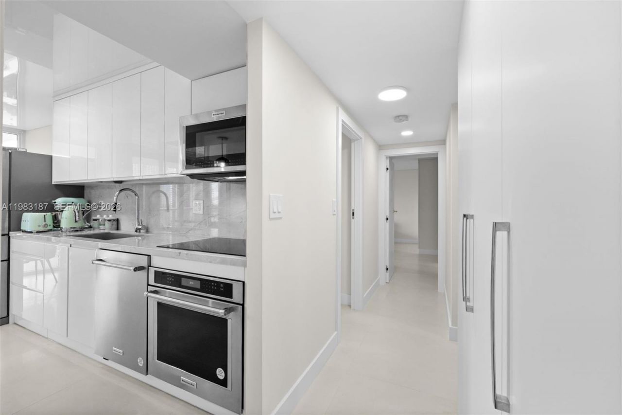 230 S 174th St, Unit 2202, Sunny Isles Beach, FL 33160 Photo