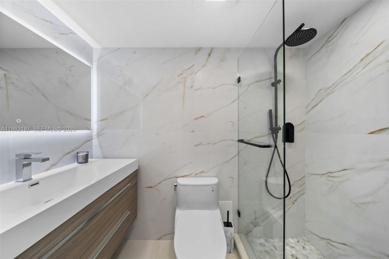 230 S 174th St, Unit 2202, Sunny Isles Beach, FL 33160 Photo