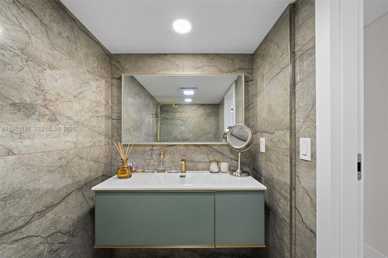 230 S 174th St, Unit 2202, Sunny Isles Beach, FL 33160 Photo