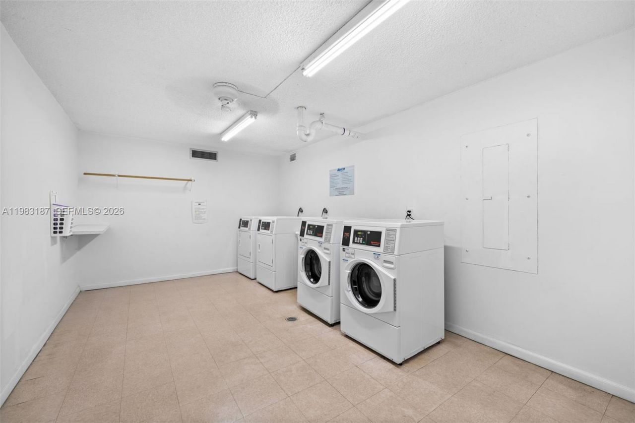 230 S 174th St, Unit 2202, Sunny Isles Beach, FL 33160 Photo