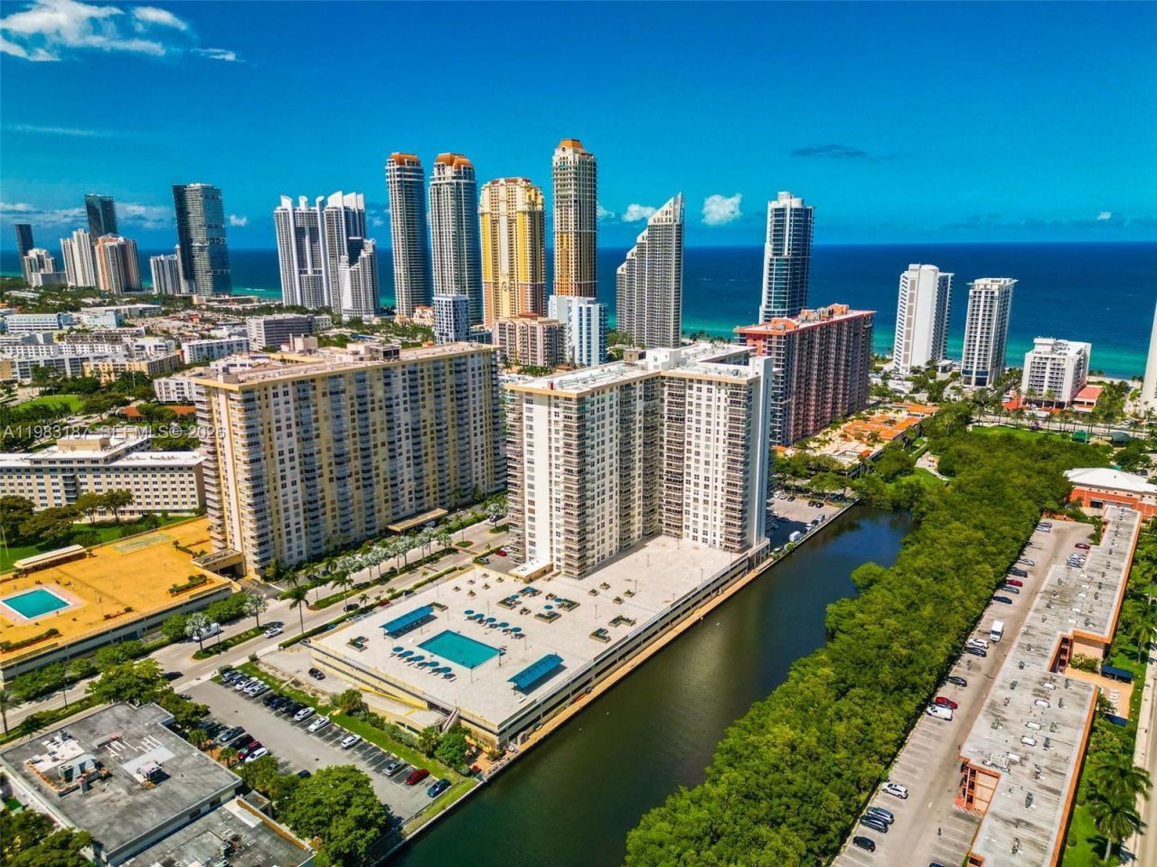230 S 174th St, Unit 2202, Sunny Isles Beach, FL 33160 Photo