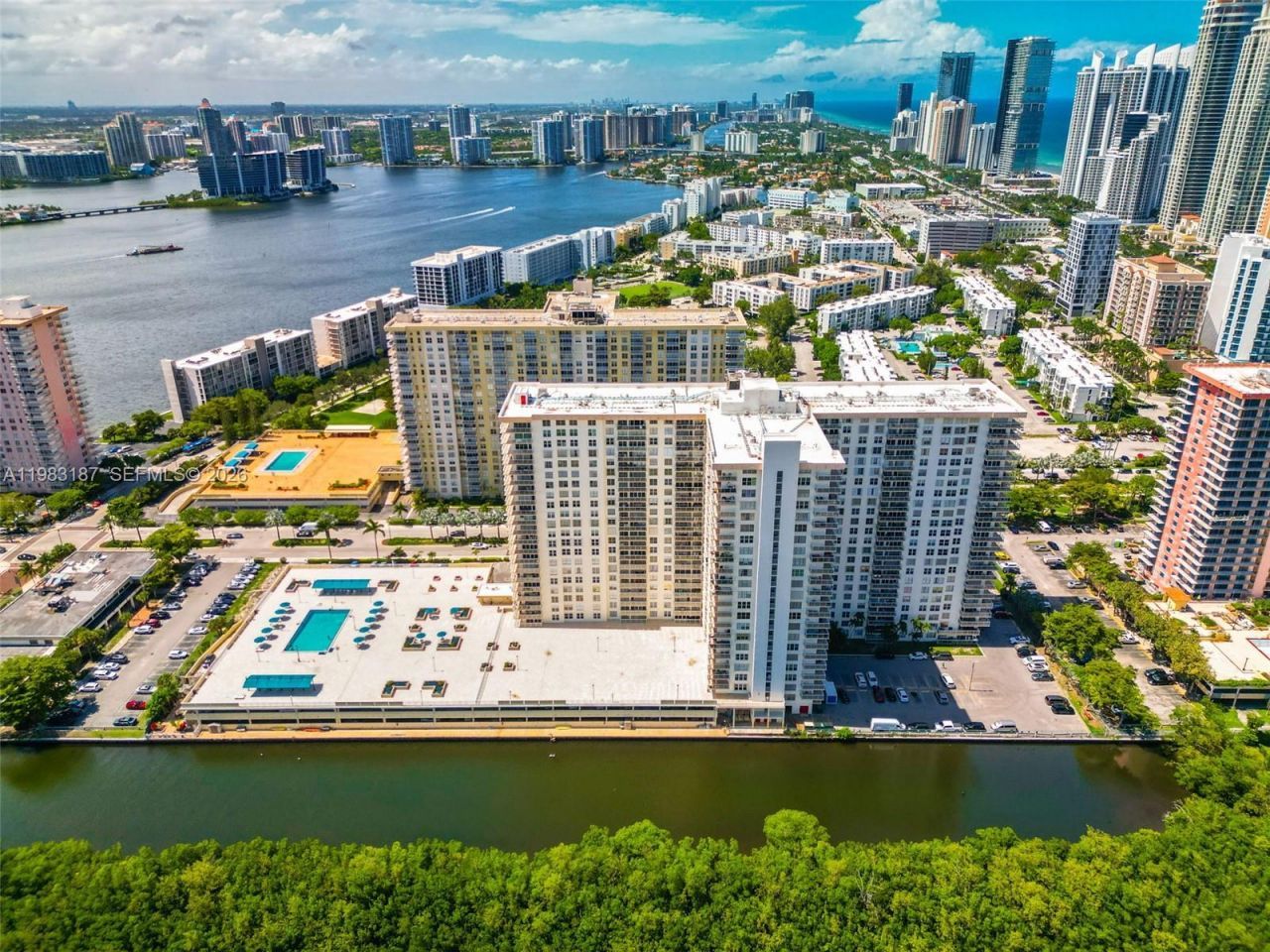 230 S 174th St, Unit 2202, Sunny Isles Beach, FL 33160 Photo