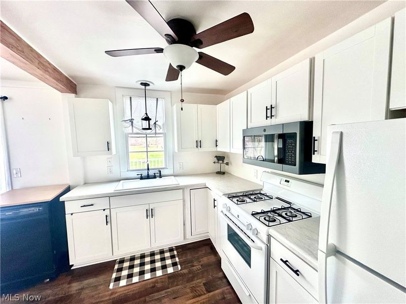 6832 Murray Ridge Road, Elyria, OH 44035 Photo 7