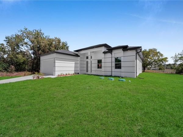 100 Denis AVE N, LEHIGH ACRES, FL 33971