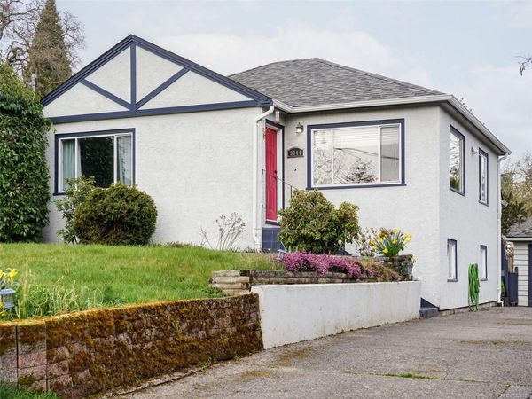 3044 Austin Ave , Saanich, BC V9A 2L2