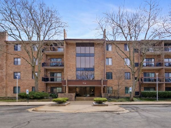 714 Walnut Drive , Unit 405, Darien, IL 60561