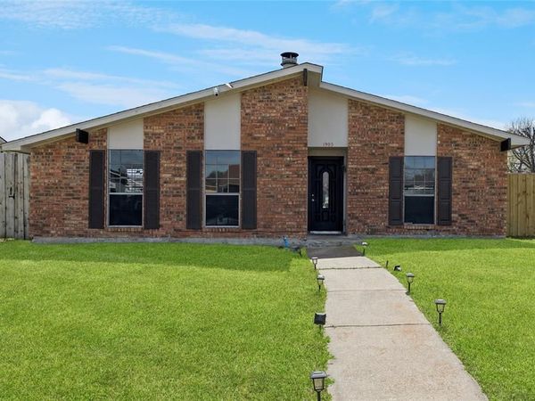 1905 Montana Trail, Grand Prairie, TX 75052
