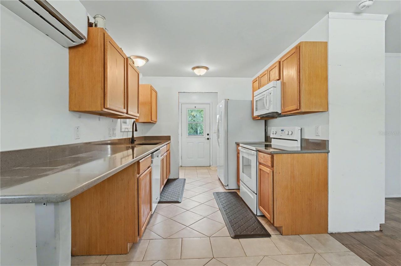 19511 SE 110th Avenue , Inglis, FL 34449 Photo