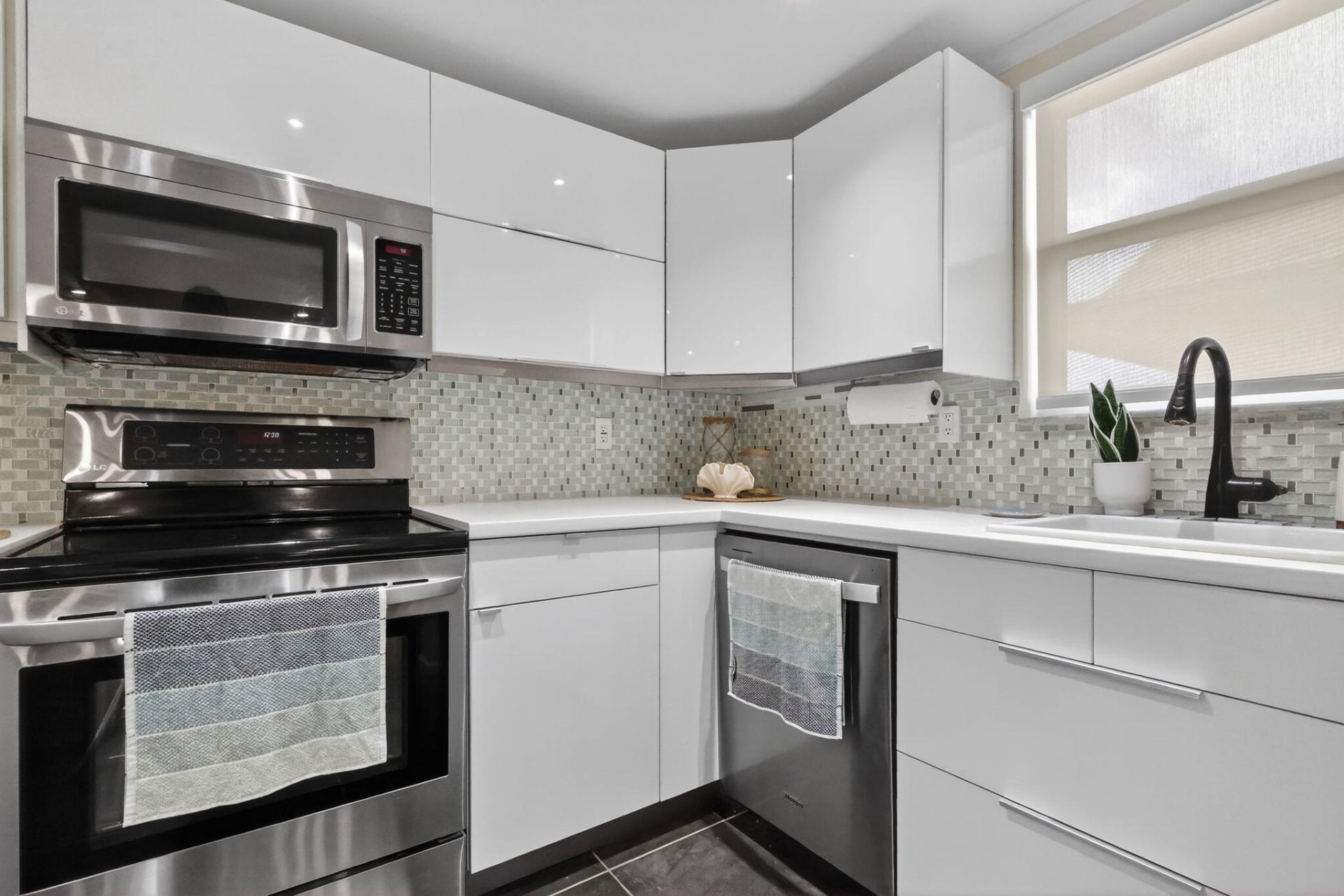 720 N Dixie Highway, Unit 604, Lantana, FL 33462 Photo