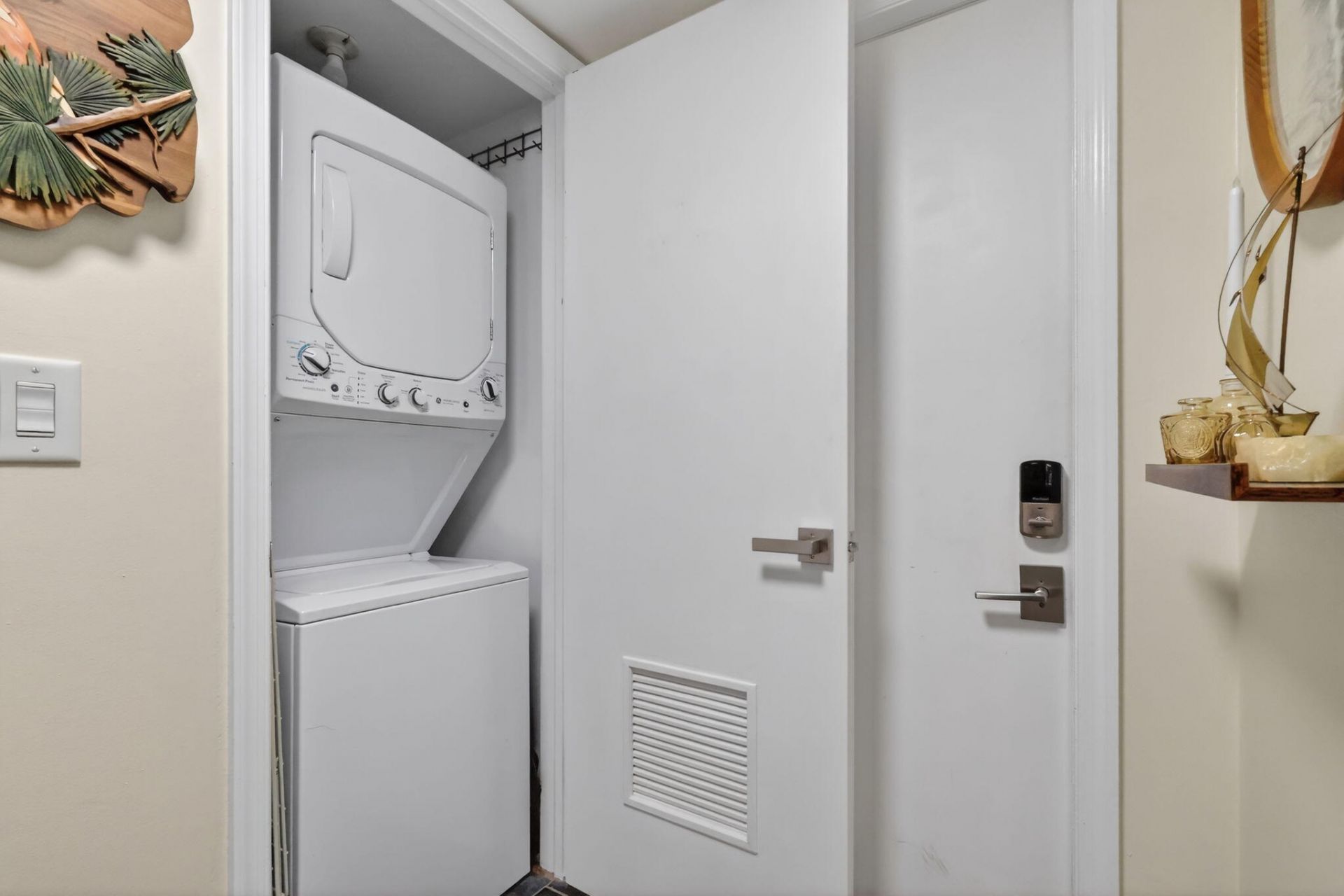 720 N Dixie Highway, Unit 604, Lantana, FL 33462 Photo