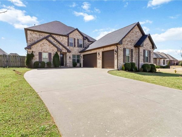 775 Via Lucca Avenue, Tontitown, AR 72762