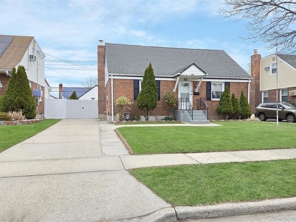 43 McAlester Avenue , Hicksville, NY 11801