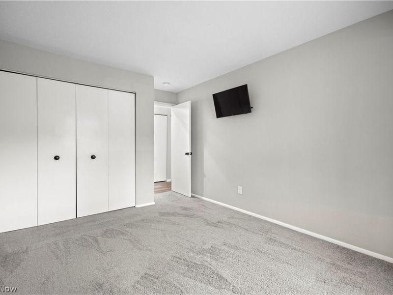 26705 Lake Of The Falls Boulevard, Olmsted Falls, OH 44138 Photo 12