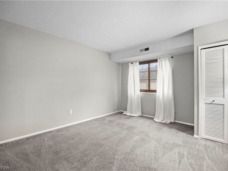 26705 Lake Of The Falls Boulevard, Olmsted Falls, OH 44138 Photo 13