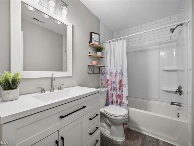 26705 Lake Of The Falls Boulevard, Olmsted Falls, OH 44138 Photo 15