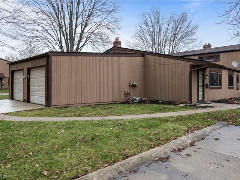 26705 Lake Of The Falls Boulevard, Olmsted Falls, OH 44138 Photo 18