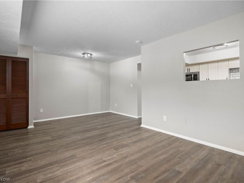 26705 Lake Of The Falls Boulevard, Olmsted Falls, OH 44138 Photo 2