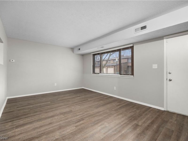 26705 Lake Of The Falls Boulevard, Olmsted Falls, OH 44138 Photo 4